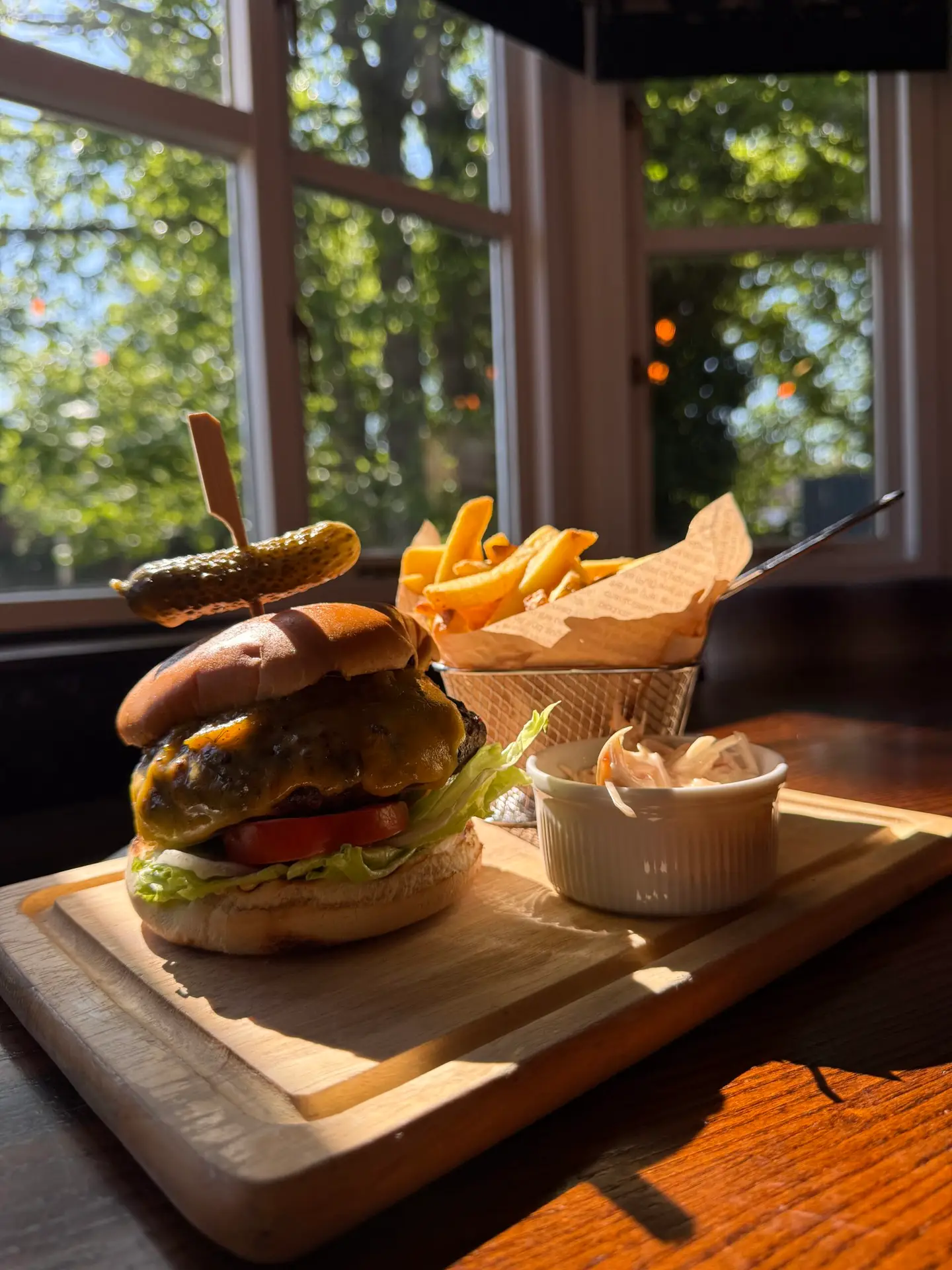 Cheeseburger with chips and coleslaw at The Gamekeeper Scotter
